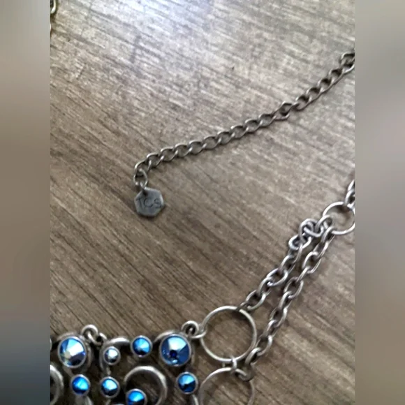 Shimmer V Necklace and Earrings - Picture 3 of 4